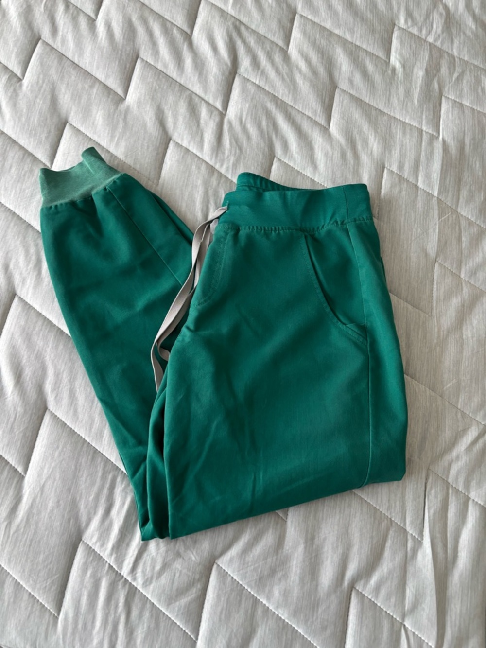 Women’s Figs- Zamora Jogger- Hunter Green size small petite